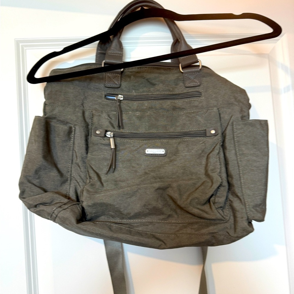 BAGGALLINI Large Grey Crossbody/Backpack Travel Bag! Like new!!